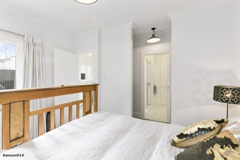 Photo of property in 34 Derwent Street, Island Bay, Wellington, 6023