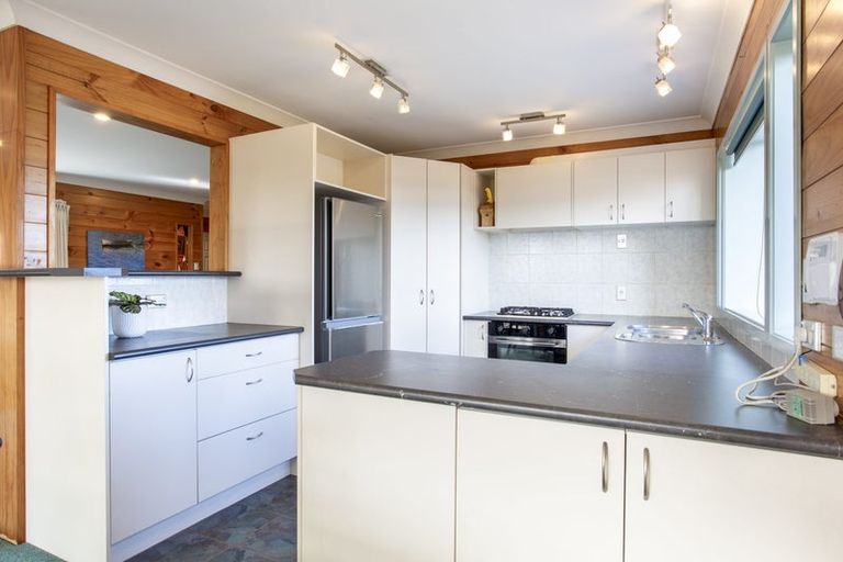 Photo of property in 35c Edmonton Road, Henderson, Auckland, 0612