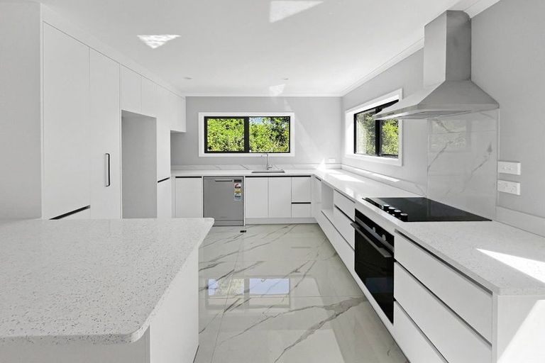 Photo of property in 8 Winnie Close, Acacia Bay, Taupo, 3330