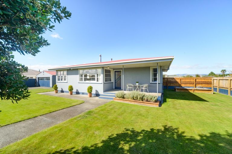 Photo of property in 28 Vernon Avenue, Takaro, Palmerston North, 4412