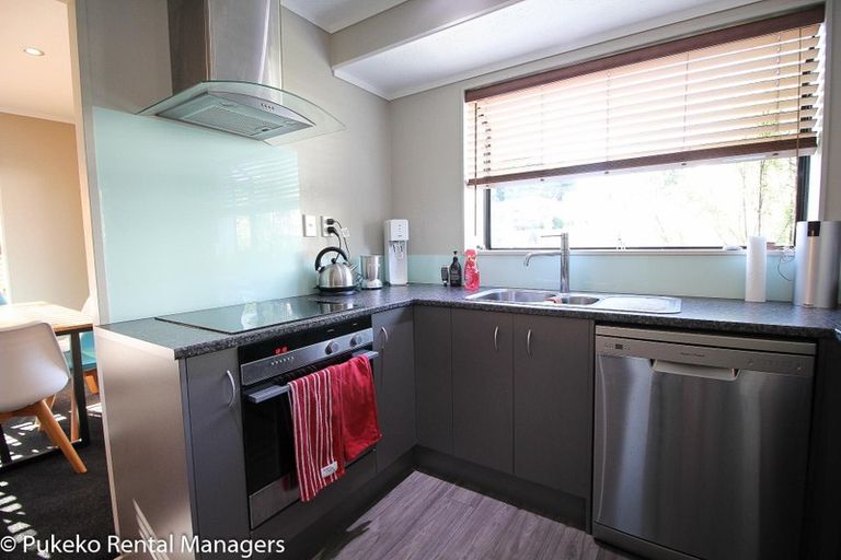 Photo of property in 8 Hakea Place, Totara Heights, Auckland, 2105