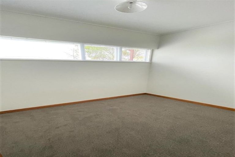 Photo of property in 16 Martin Crescent, Northcote, Auckland, 0627