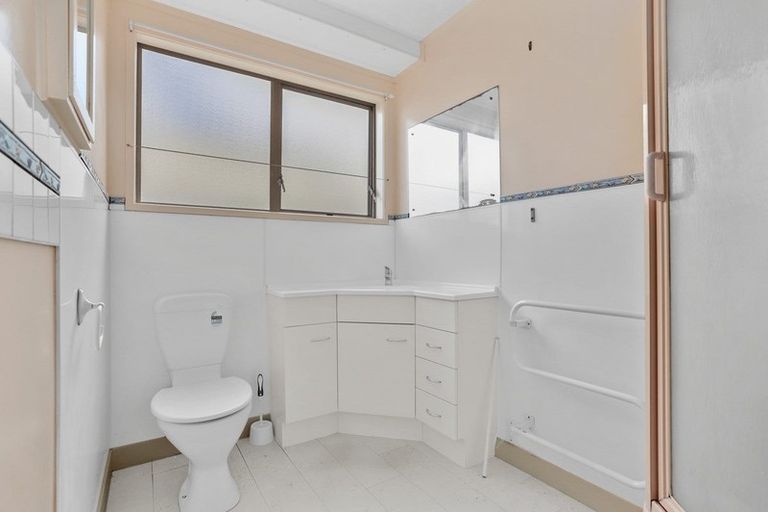 Photo of property in 43 Gallony Avenue, Massey, Auckland, 0614