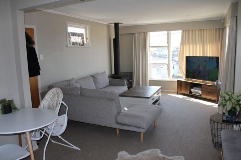 Photo of property in 15 Kahikatea Grove, Paparangi, Wellington, 6037