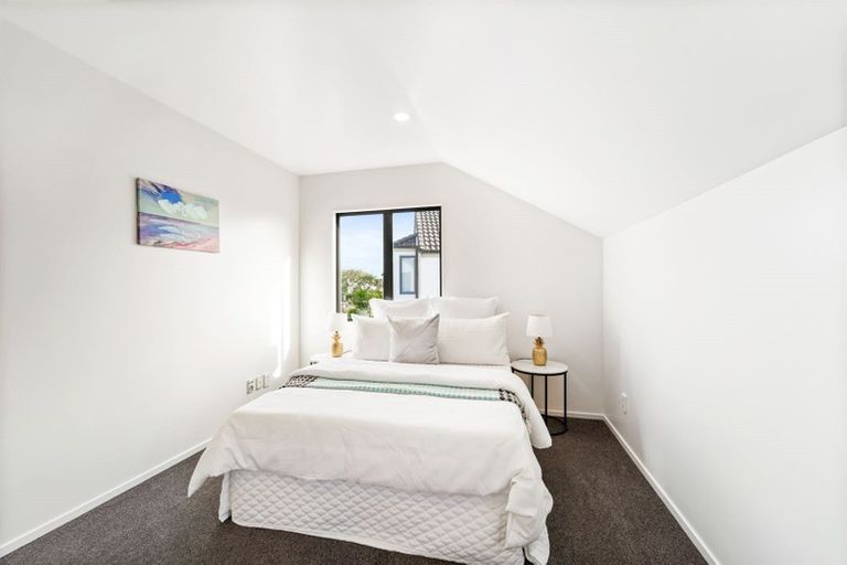 Photo of property in 1/64 Schnapper Rock Road, Schnapper Rock, Auckland, 0632