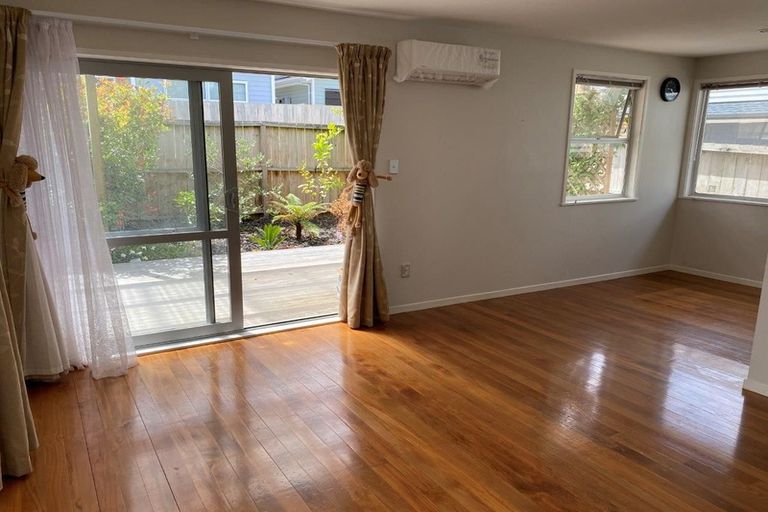 Photo of property in 27 Normanton Street, Glenfield, Auckland, 0629