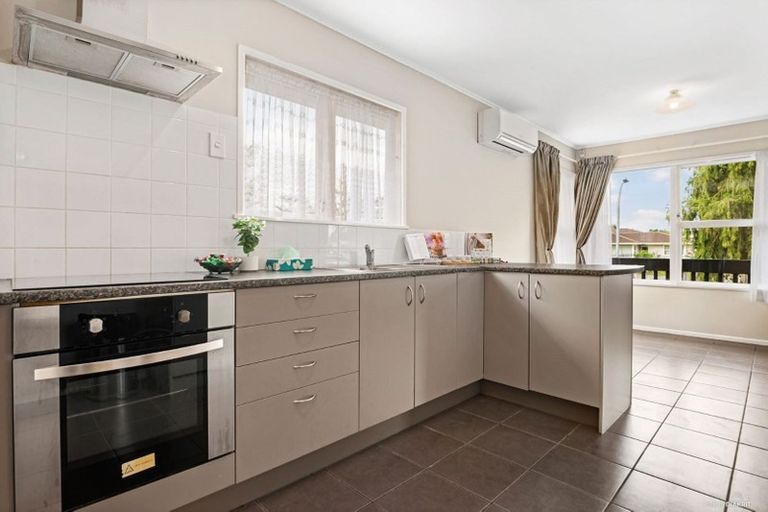 Photo of property in 4 Rainbow Place, Wattle Downs, Auckland, 2103