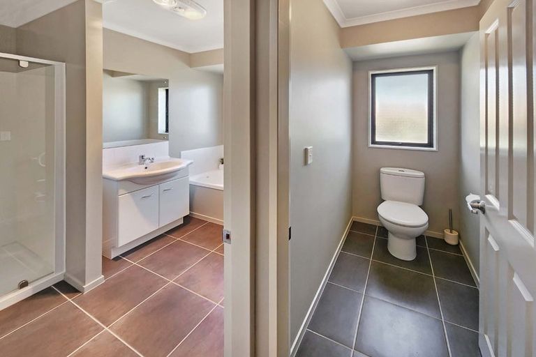 Photo of property in 2 Percy Kinsman Crescent, Riverstone Terraces, Upper Hutt, 5018