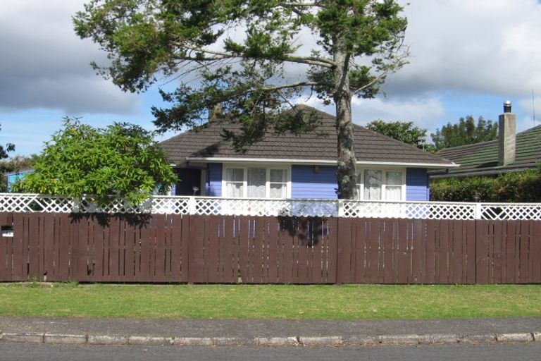 Photo of property in 28 Hereford Street, Te Atatu Peninsula, Auckland, 0610