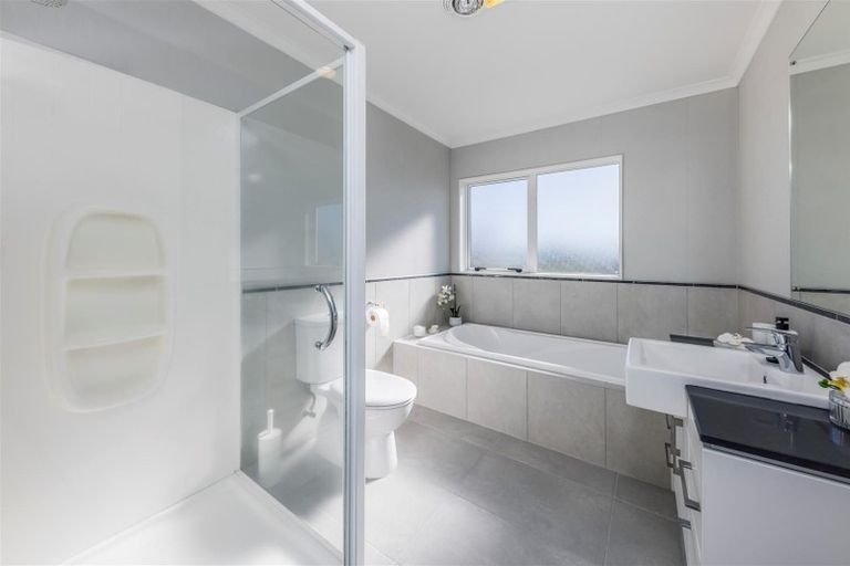 Photo of property in 50 Anchorage Drive, Karaka, Papakura, 2113