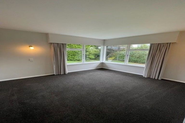 Photo of property in 32 Tintern Avenue, Avonhead, Christchurch, 8042