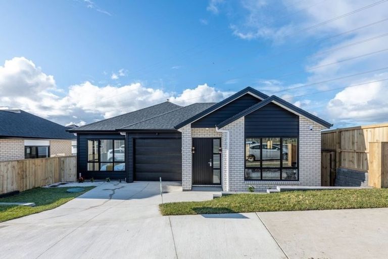 Photo of property in 60 Cooladawson Drive, Flat Bush, Auckland, 2019