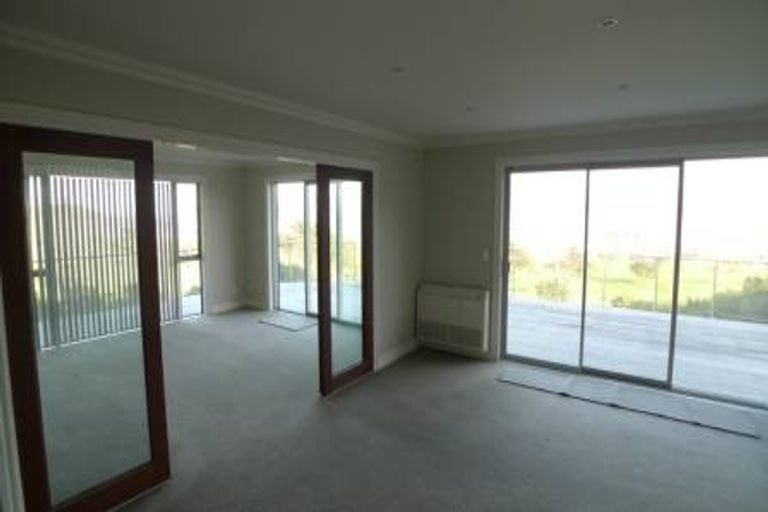 Photo of property in 15 Bunker Way, Strathmore Park, Wellington, 6022