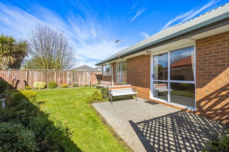 Photo of property in 2/9 Showgate Avenue, Sockburn, Christchurch, 8042