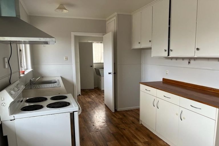 Photo of property in 37 Hilling Street, Titirangi, Auckland, 0604