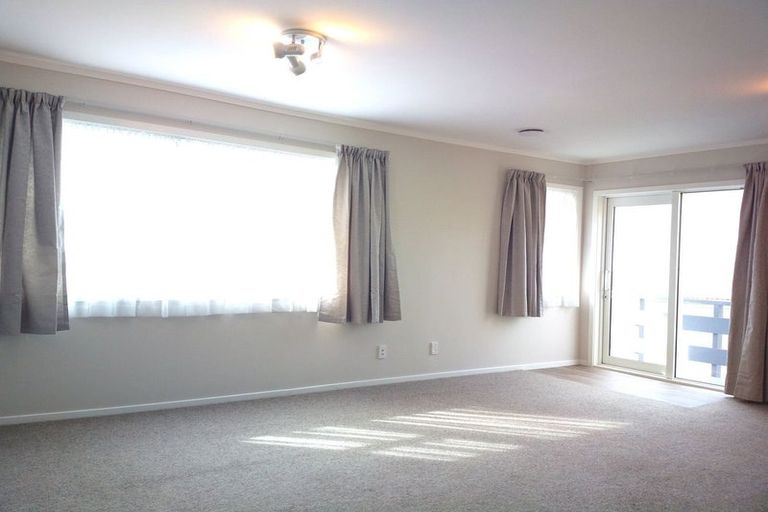 Photo of property in 1/43 Edgecombe Street, Newlands, Wellington, 6037