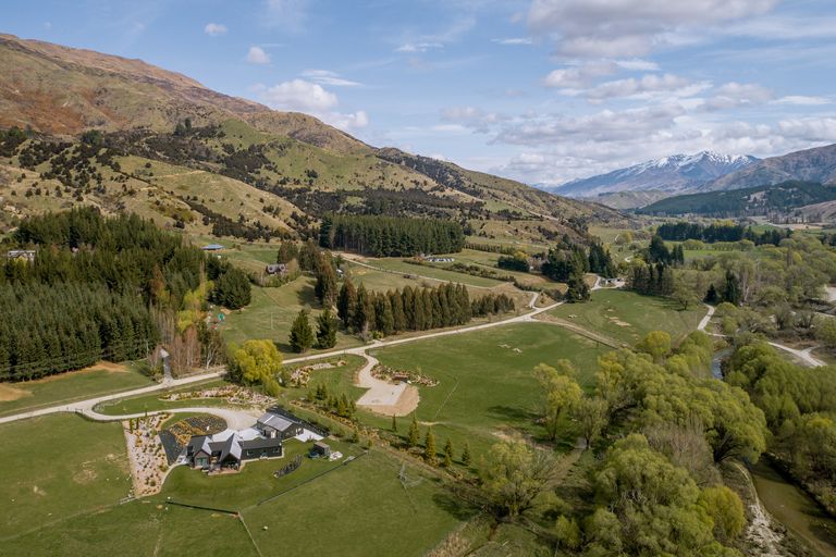 Photo of property in 930 Mount Barker Road, Wanaka, 9382