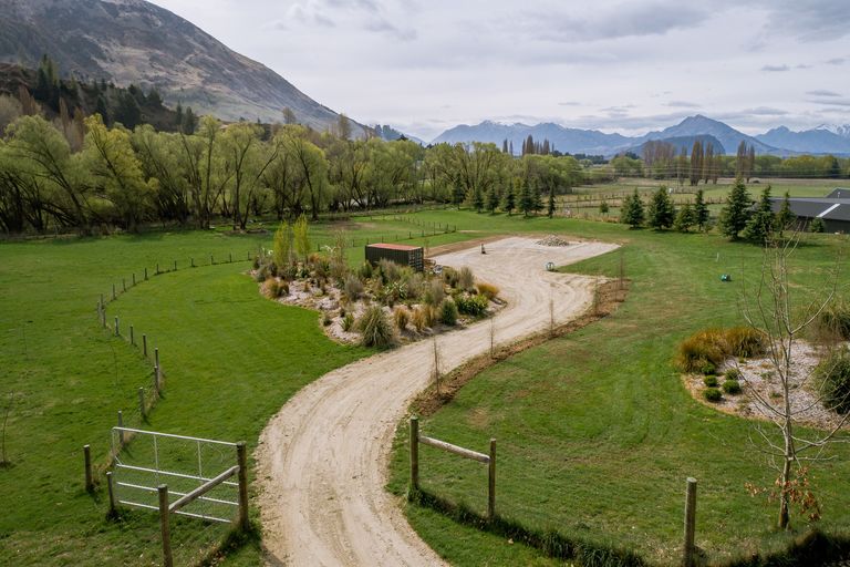 Photo of property in 930 Mount Barker Road, Wanaka, 9382