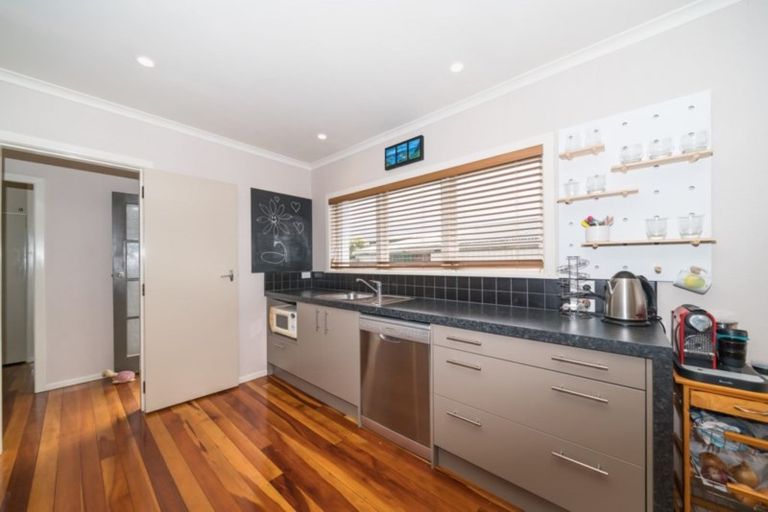 Photo of property in 10 Hartley Place, Awapuni, Palmerston North, 4412