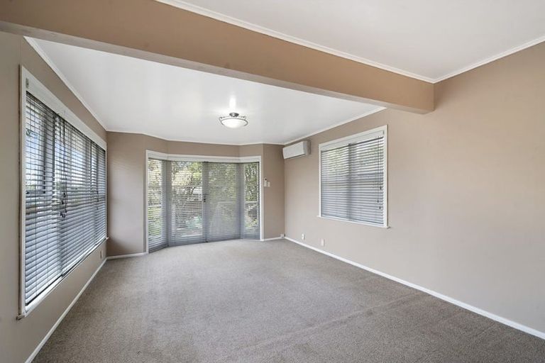 Photo of property in 16 Coniston Avenue, Te Atatu South, Auckland, 0610