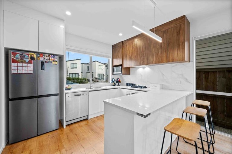 Photo of property in 102 Bellbird Street, Papakura, 2110