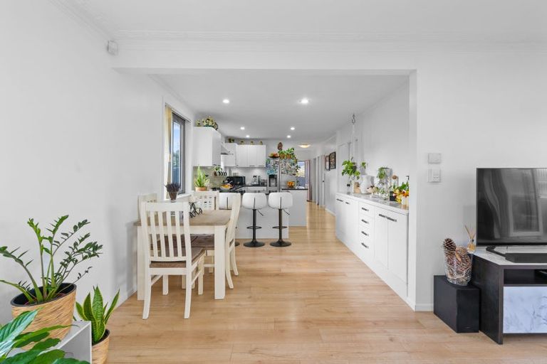 Photo of property in 236 Whitney Street, Blockhouse Bay, Auckland, 0600