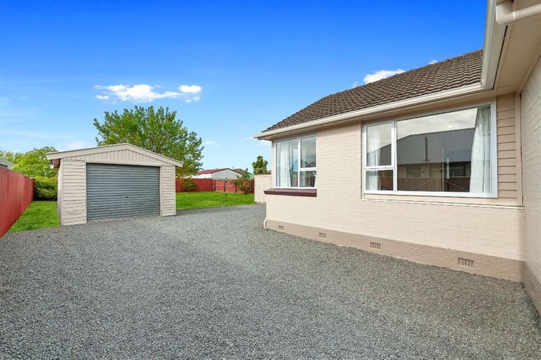 Photo of property in 24 Bournemouth Crescent, Aranui, Christchurch, 8061