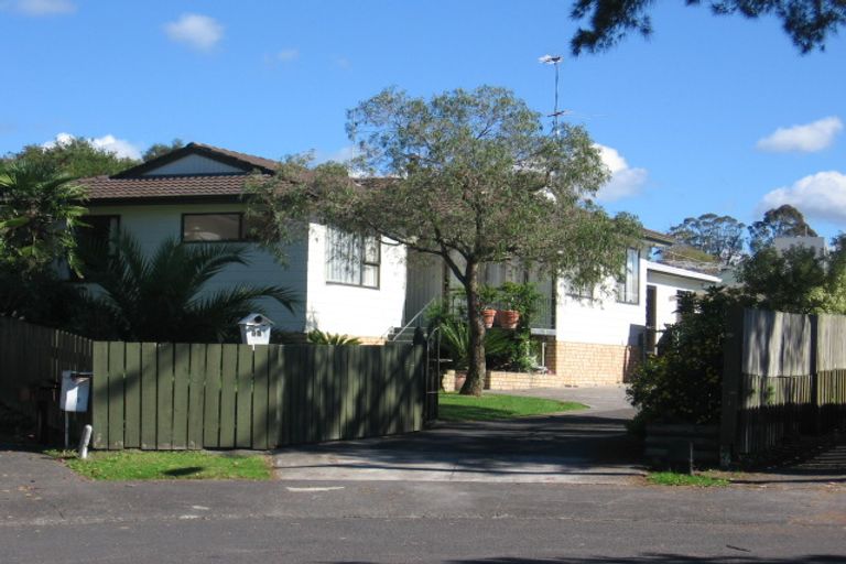 Photo of property in 20 Glucina Place, Glen Eden, Auckland, 0602