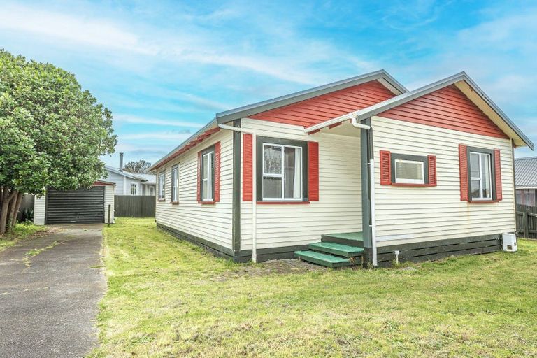 Photo of property in 184 Cornfoot Street, Castlecliff, Whanganui, 4501