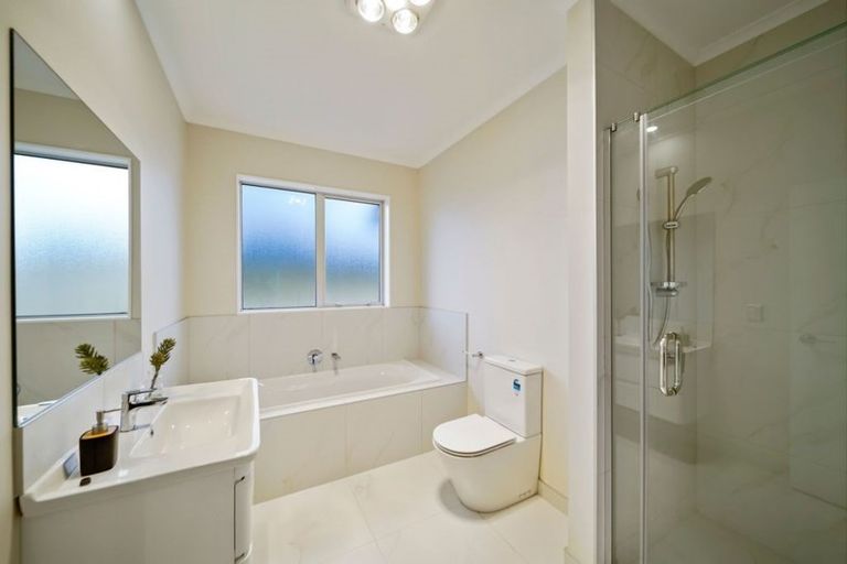 Photo of property in 3 Papaview Road, Papakura, 2110