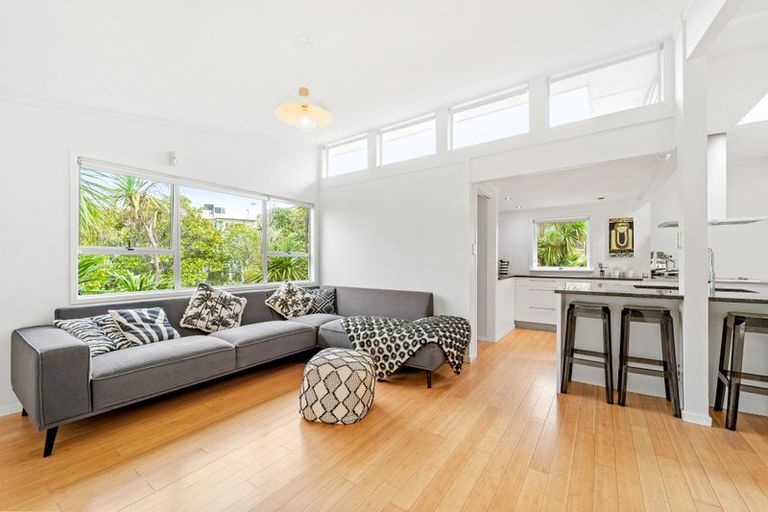 Photo of property in 1 Garmons Way, Castor Bay, Auckland, 0620