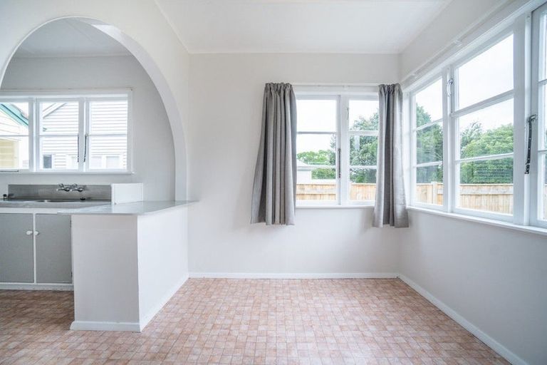 Photo of property in 6 Rangiora Avenue, Roslyn, Palmerston North, 4414