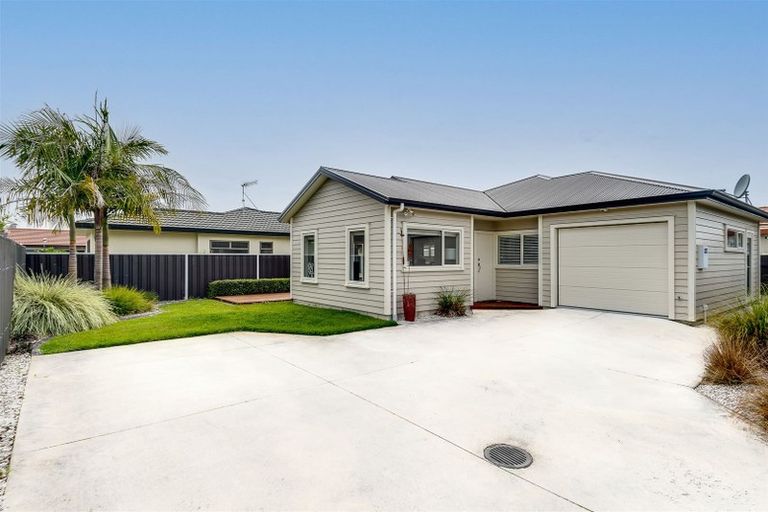 Photo of property in 2 Warwick Crescent, Taradale, Napier, 4112