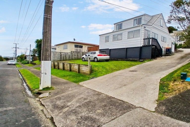 Photo of property in 2/23 Park Road, Glenfield, Auckland, 0629