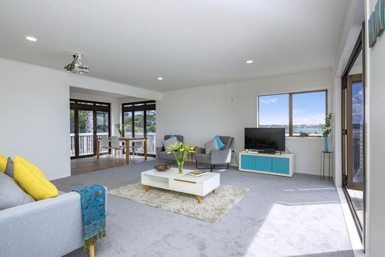 Photo of property in 33 Dawnhaven Drive, Te Atatu Peninsula, Auckland, 0610