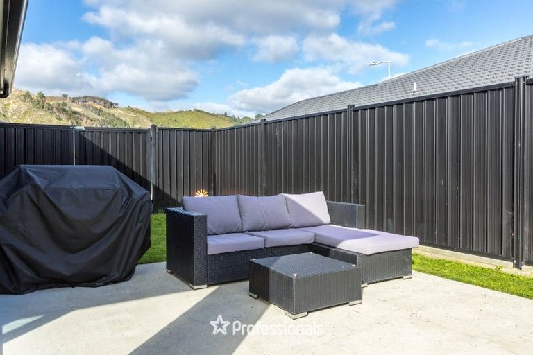 Photo of property in 18 Castletown Street, Wallaceville, Upper Hutt, 5018