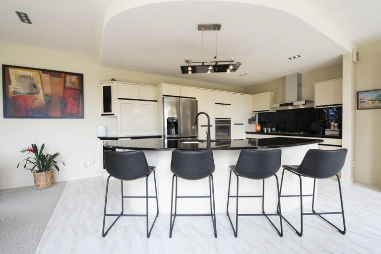 Photo of property in 15 Tarahunga Road, Levin, 5571