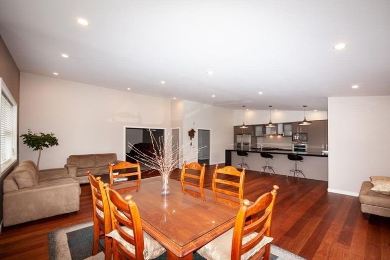 Photo of property in 10 Edington Grove, Churton Park, Wellington, 6037