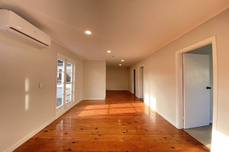 Photo of property in 70 Hobsonville Road, West Harbour, Auckland, 0618