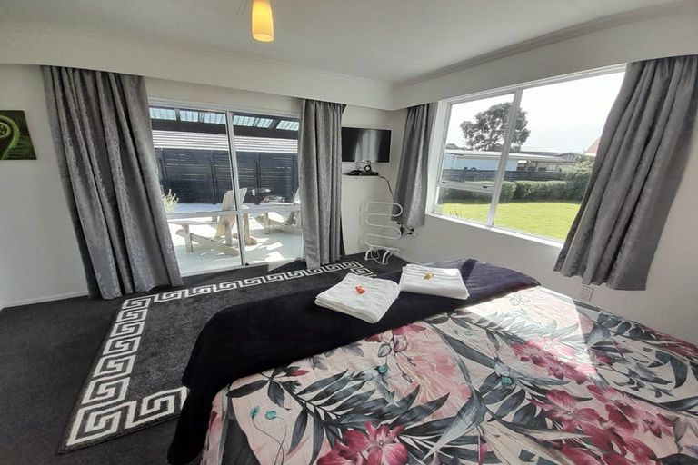 Photo of property in 10 Halse Place, Opunake, 4616