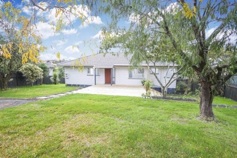 Photo of property in 8 Elizabeth Drive, West Harbour, Auckland, 0618