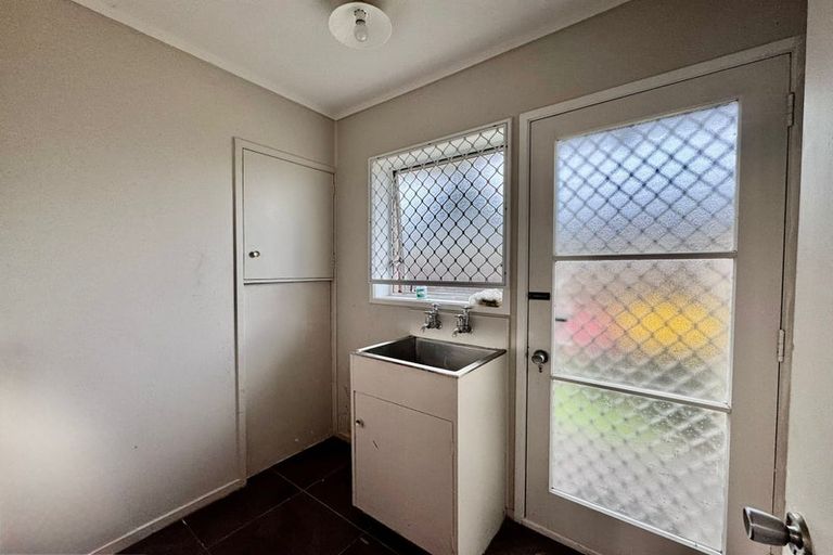 Photo of property in 1/15 Meadowcourt Drive, Manukau, Auckland, 2025