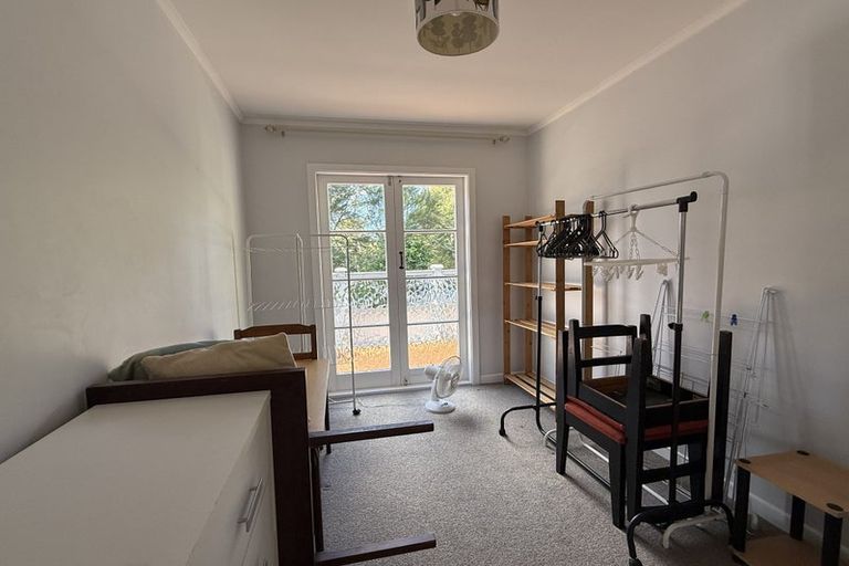 Photo of property in 1/76 Kaurilands Road, Titirangi, Auckland, 0604