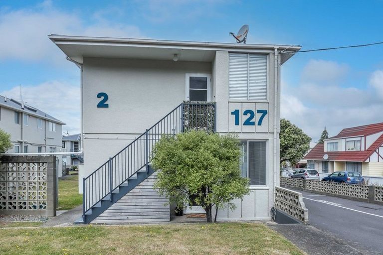 Photo of property in 1/127 Queens Drive, Lyall Bay, Wellington, 6022