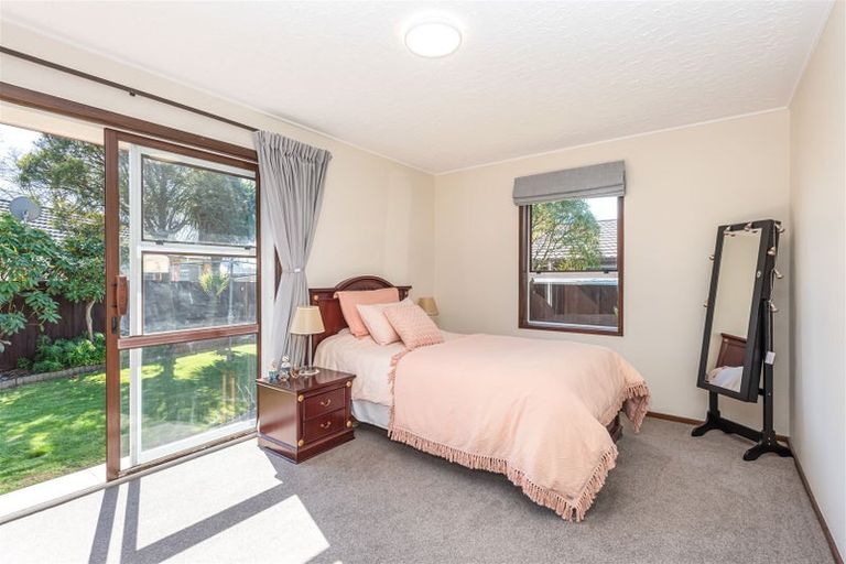 Photo of property in 14 Camberwell Place, Avonhead, Christchurch, 8042