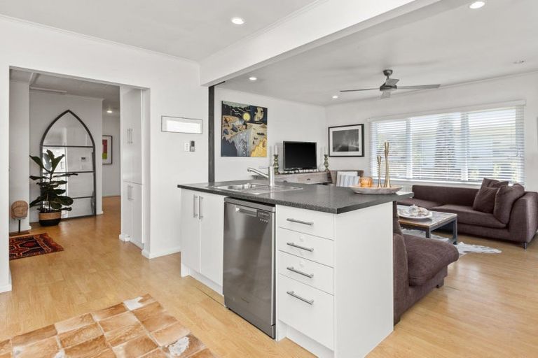 Photo of property in 243 Clifton Road, Te Awanga, 4102