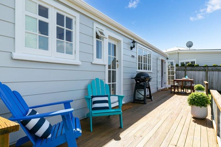 Photo of property in 8 Clifford Road, Johnsonville, Wellington, 6037