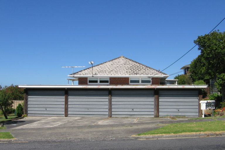 Photo of property in 2/73 Castor Bay Road, Castor Bay, Auckland, 0620