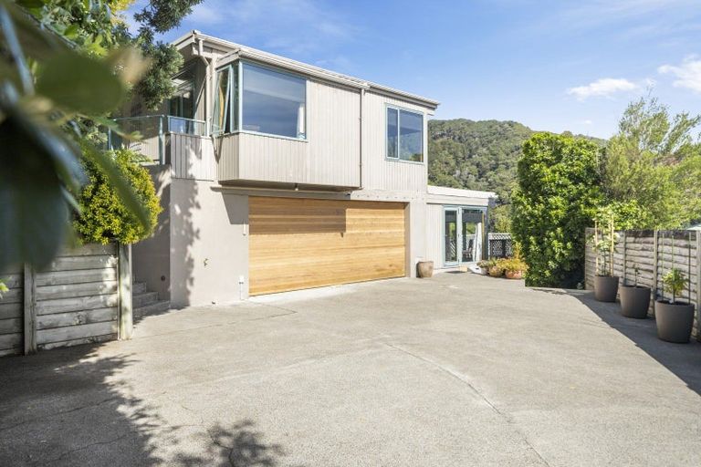 Photo of property in 52 Waitohu Road, York Bay, Lower Hutt, 5013