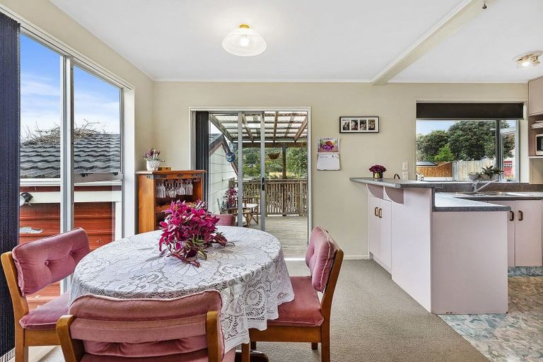 Photo of property in 15 Woolwich Close, Whitby, Porirua, 5024